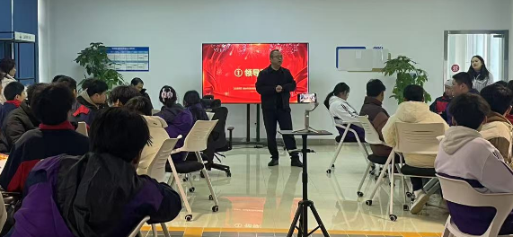 管理工程系电商教研室举办“云袋鼠电商物流创新创业中心” 总结表彰大会